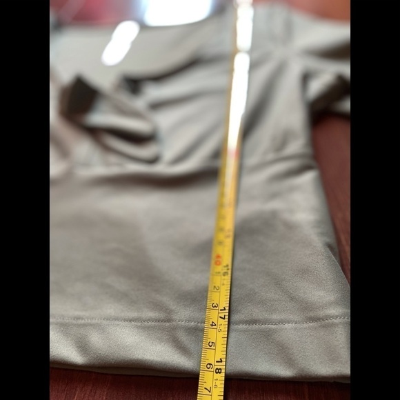 🌿SUMMER SALE🌿VICTORIA SPORT Crop Top Long Sleeve Green size Large - Picture 8 of 11